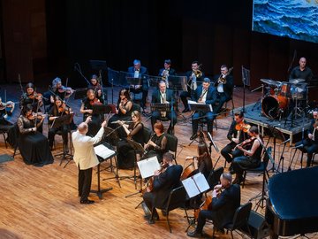 А снег идёт