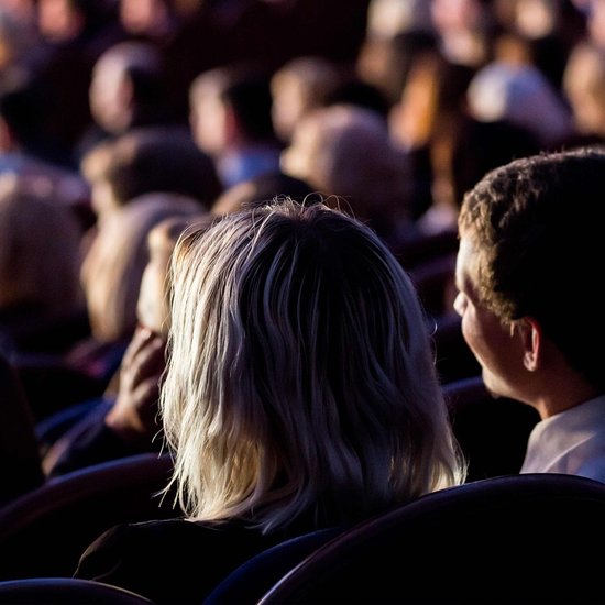 Двое на качелях