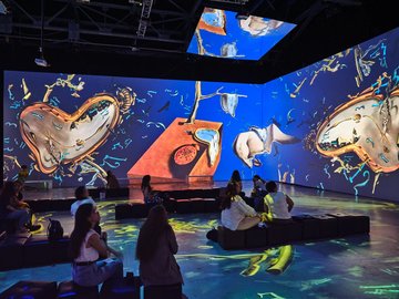 Рихтер, Циммер, Эйнауди: музыка во сне Дали