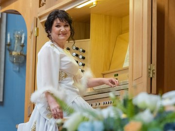 Аккордеон при свечах