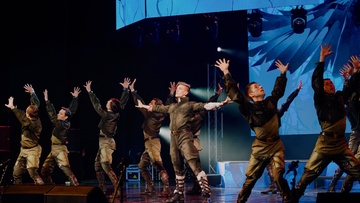 Этих дней не смолкнет слава