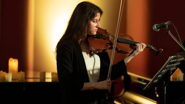 Скрипка Паганини при свечах