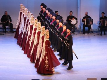 Ансамбль танца «Кабардинка». Танцы над Эльбрусом