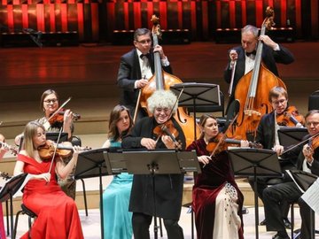 Страдивари-ансамбль Мариинского театра. Солист и дирижёр — Лоренц Настурика-Гершовичи