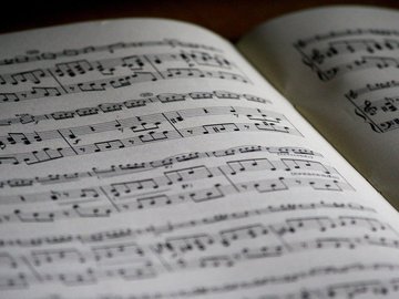 Под небом Парижа