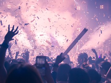 Новогодняя дискотека 90-х и 2000-х