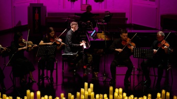 Оркестр и свечи: Людовико Эйнауди