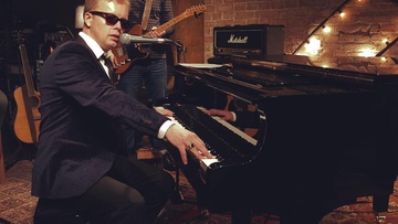 Рок-н-ролл шоу Дениса Мажукова