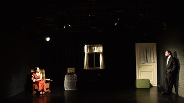 Дом окнами в поле