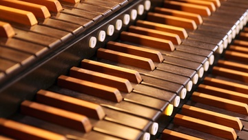 Орган и контратенор при свечах