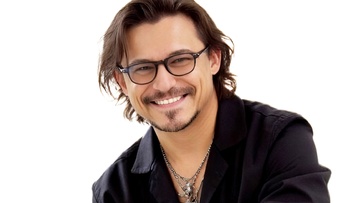 Максим Олейников