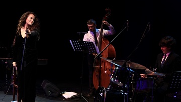 Посвящение легендам: От Синатры до Хьюстон