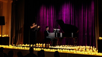 Эйнауди и Циммер. Неоклассика при свечах