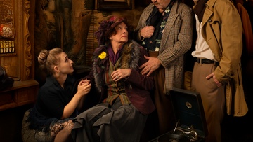 Все любят мисс Кронки