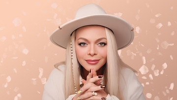 Лариса Долина