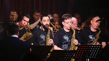 Джаз-оркестр клуба Эссе и Юлия Фролова