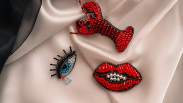 Броши с характером: сюрреализм на булавке