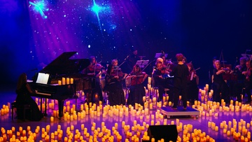 Новогодний шоу-концерт в сиянии тысячи свечей