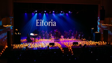 Новогодний шоу-концерт в сиянии тысячи свечей