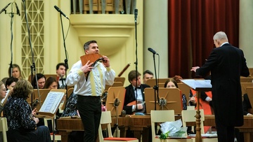 И в звуках романса открою всю душу мою