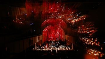 Романтический орган при свечах