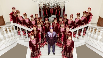 Су буеннан әнкәй кайтып килә...