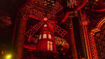 Новогодний карнавал в «Мулен Руж»