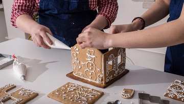 Изготовление и роспись пряничных домиков