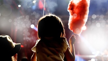 Три поросёнка и Дюймовочка