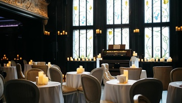 Новогоднее утро в особняке. Кофе, друзья, орган