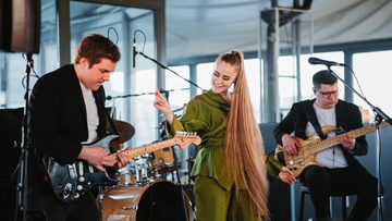 Джазовое путешествие в Рождество на 7 языках