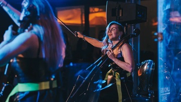 Рождественские хиты на виолончелях