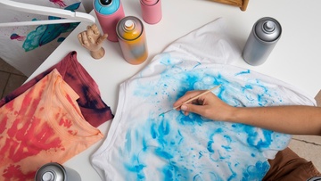 Роспись футболки в технике тай-дай