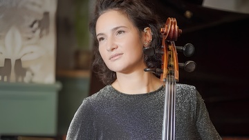 Вечер с Бахом. Сольная виолончель в старинном соборе при свечах