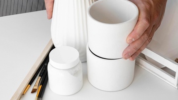 Творческий поток: раскрашивание гипсовой вазы в технике FluidArt