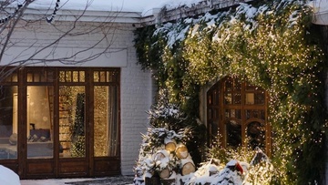 Neighbors. À la Russe