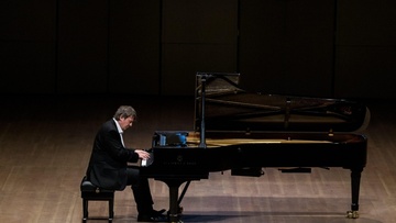 Симфонический концерт. Солист — Борис Березовский