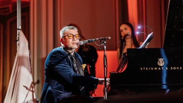 Он — Сэр Элтон Джон. Трибьют