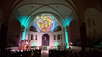 Мультимедийный проект Свечи в соборах мира. Вивальди. Времена года: органная версия