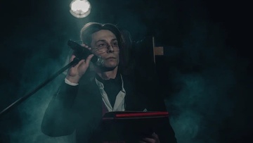 Женщина в чёрном