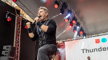 День Защитника Отечества — Thunder Voice