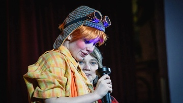 Малыш и Карлсон, который живет на крыше