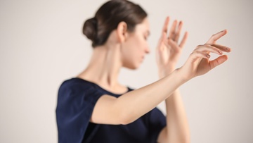 Пластика, жонглирование, актёрский танец