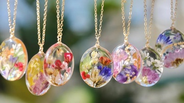 Подарок маме. Украшения из эпоксидной смолы