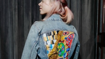 Рисуем яркие принты на одежде с видом на Исакий