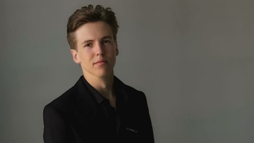 Арсений Сурин