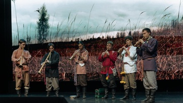 Сквозь тишину деревенских улиц