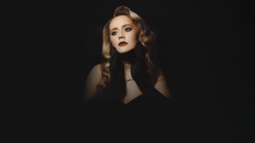 Элли на маковом поле