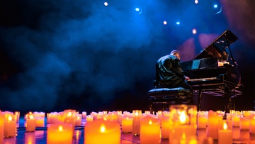 Вечер в Париже при свечах