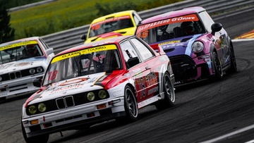 Серия «Классика». 3-й этап международной серии гонок на классических автомобилях